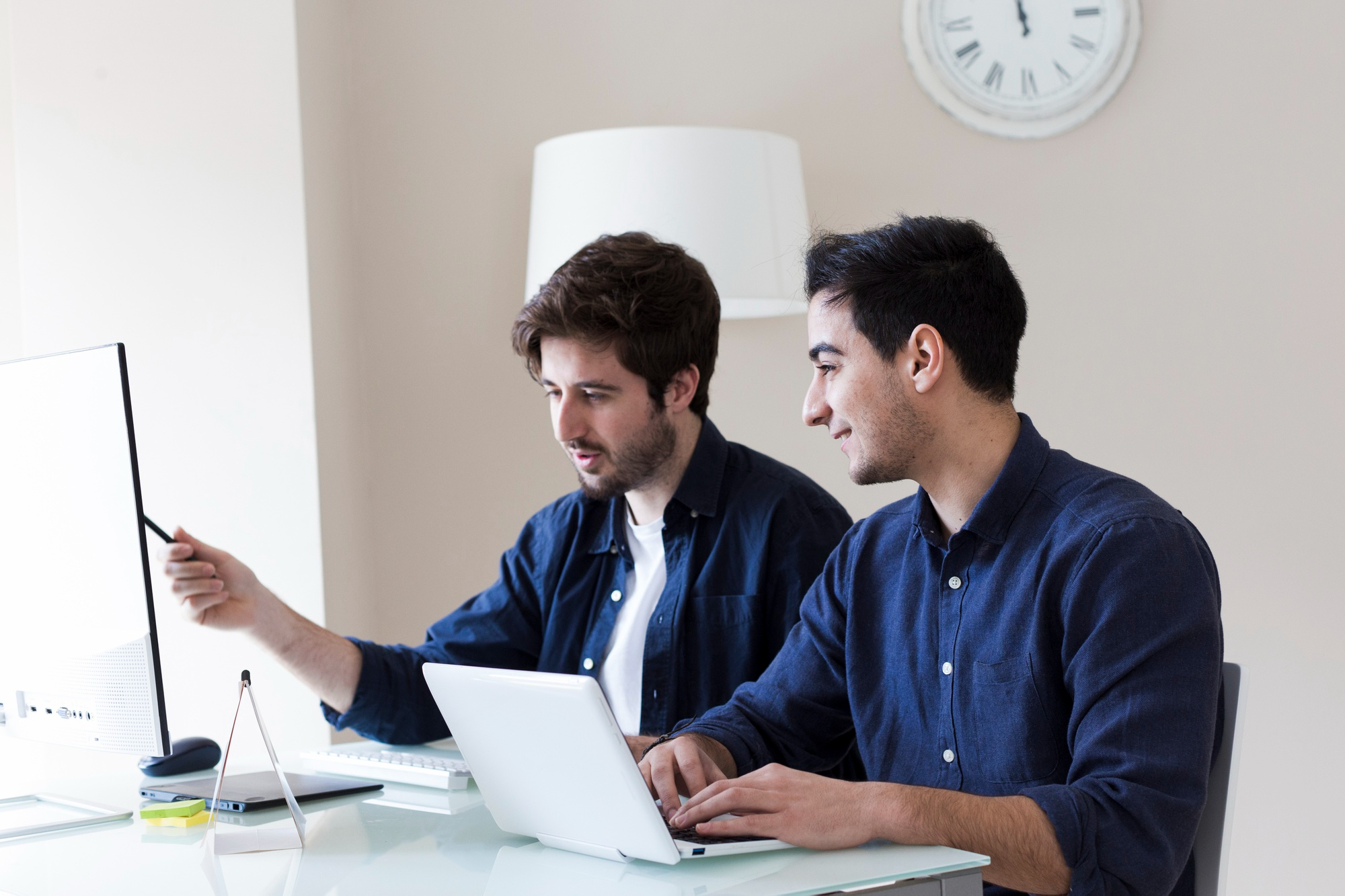  Developer reconstructing missing product feedback context before implementation.