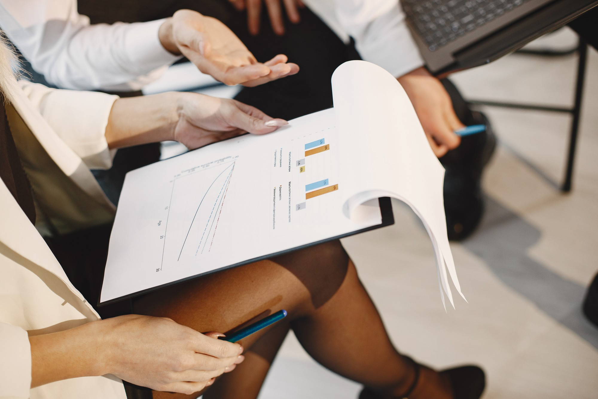 Structured product review workflow preserving execution-ready context